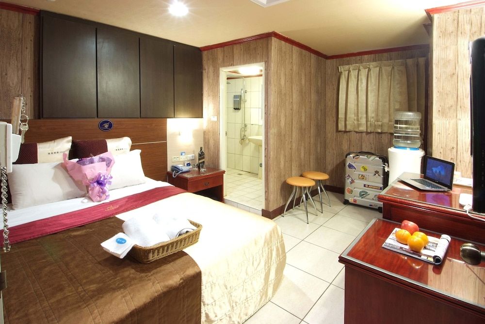 Golden Swallow Hotel 3