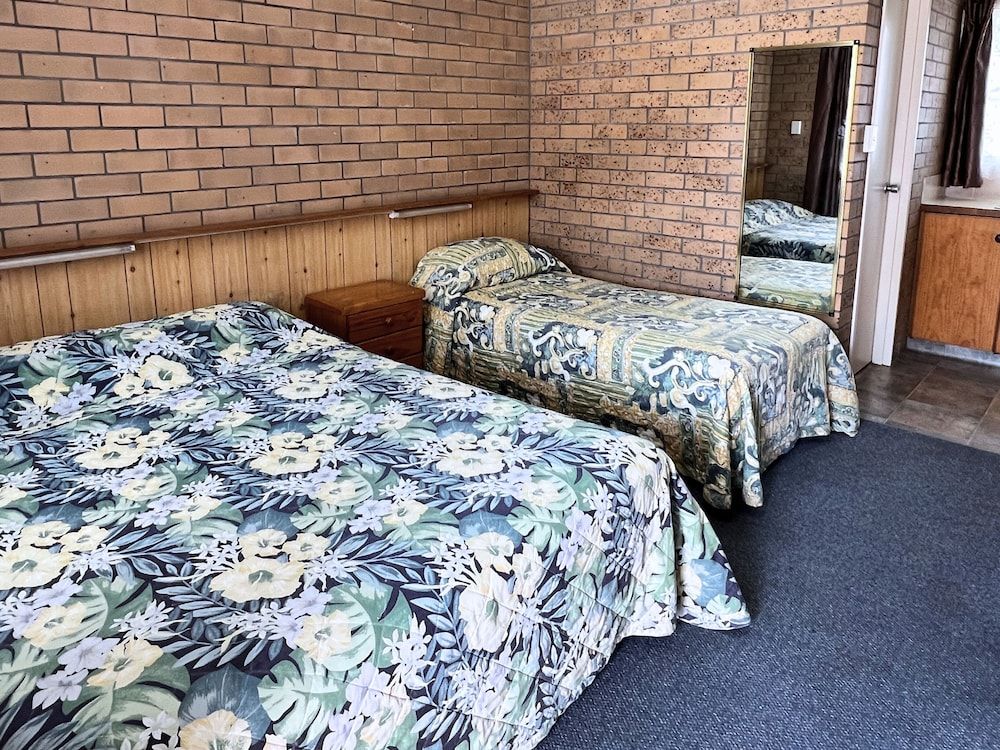 The Phoenix Artesian Spa Resort and Accommodation 3