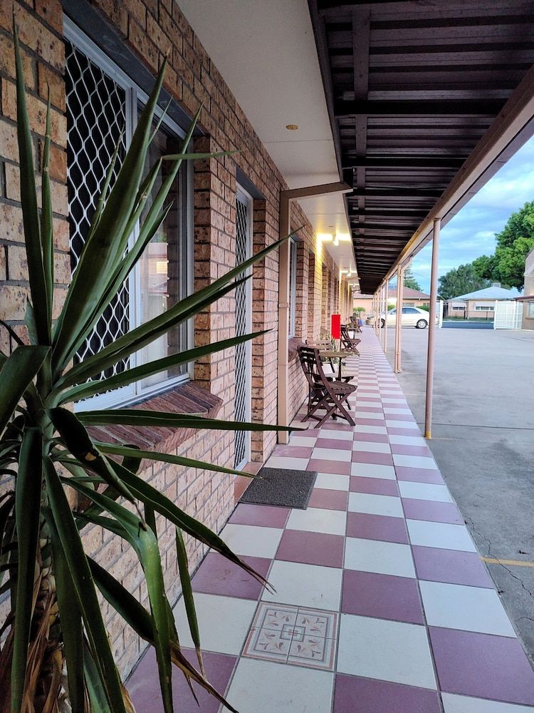 The Phoenix Artesian Spa Resort and Accommodation 2