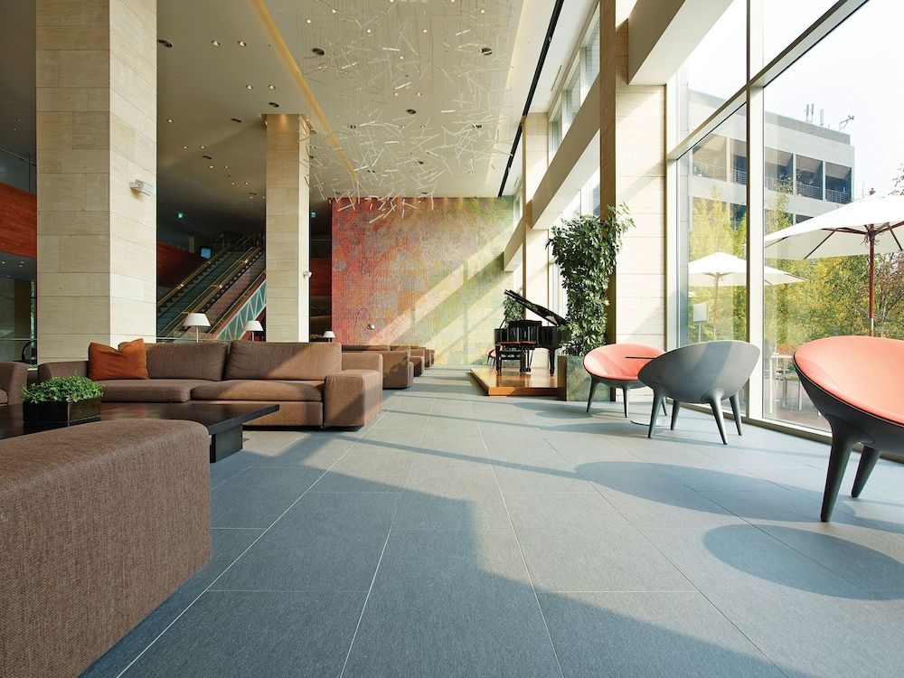 Rolling Hills Hotel 3