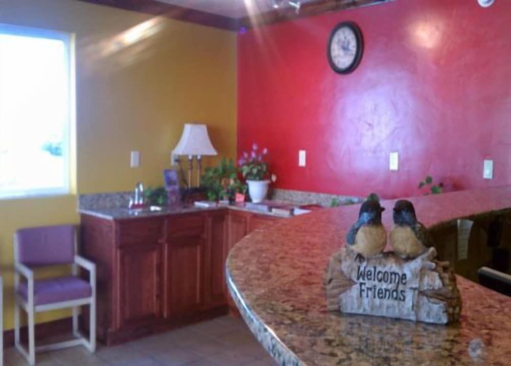 Economy Inn & Suites 3