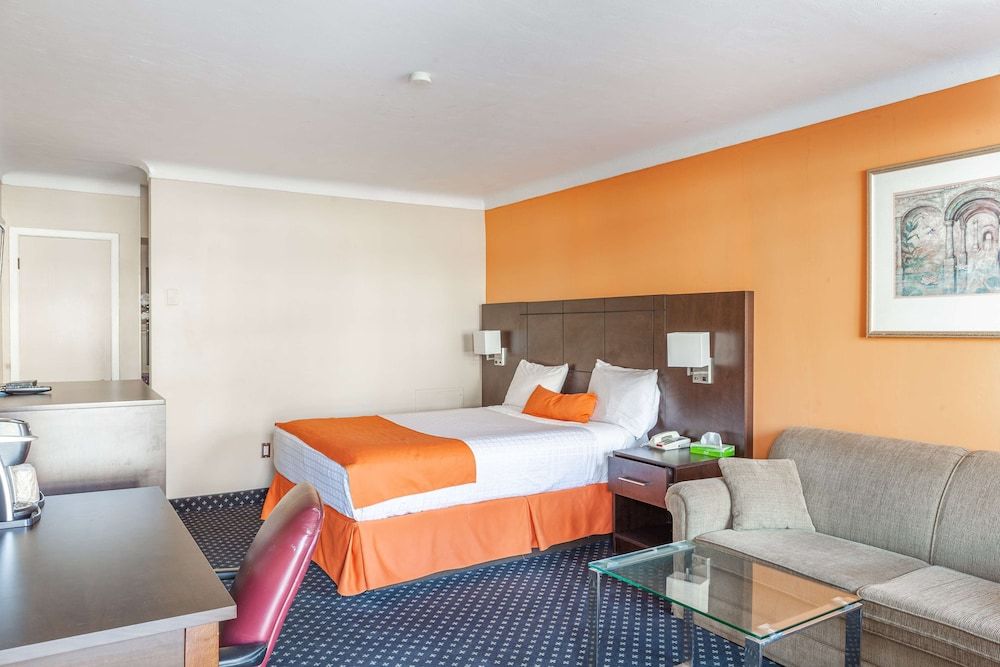 Knights Inn North Bay