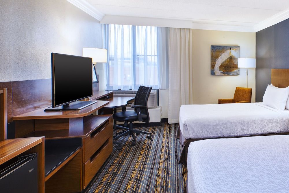Fairfield by Marriott Inn & Suites Herndon Reston 3