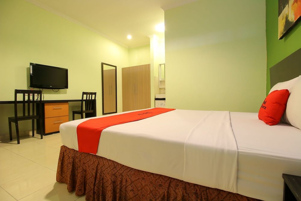 RedDoorz Plus @ Taman Siswa 2 3