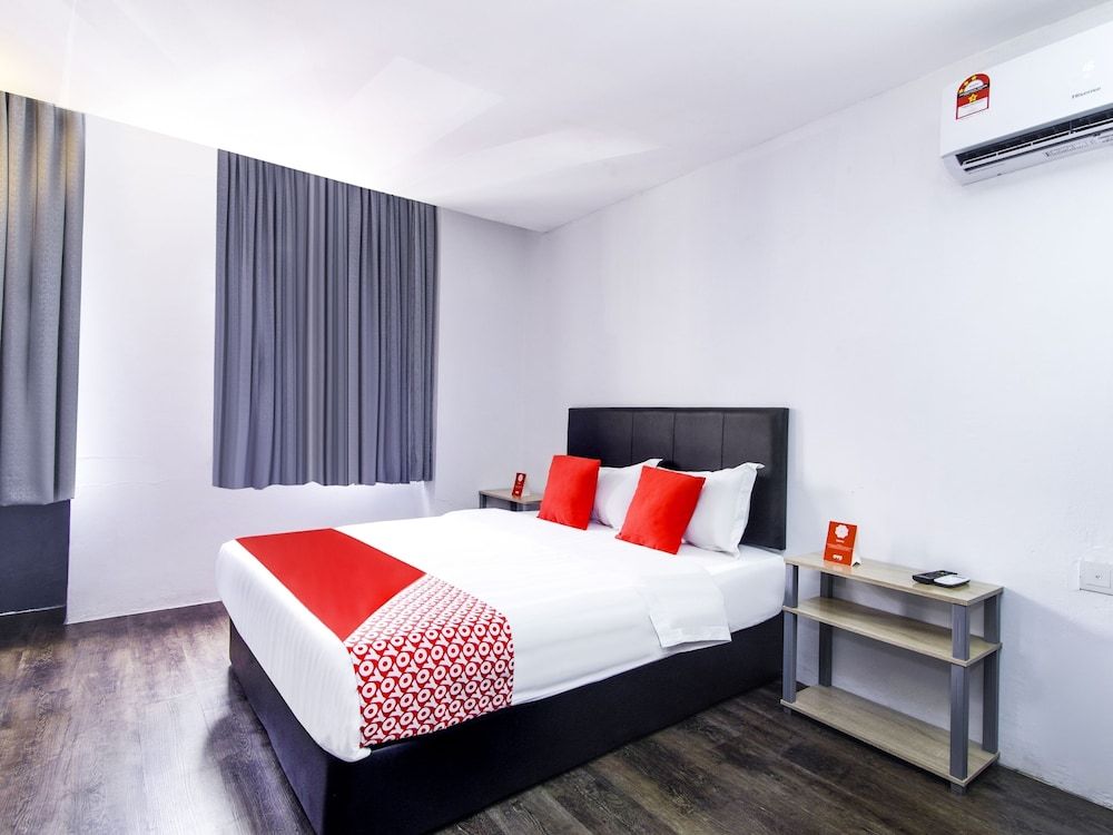 Super OYO 251 Intime Hotel 1