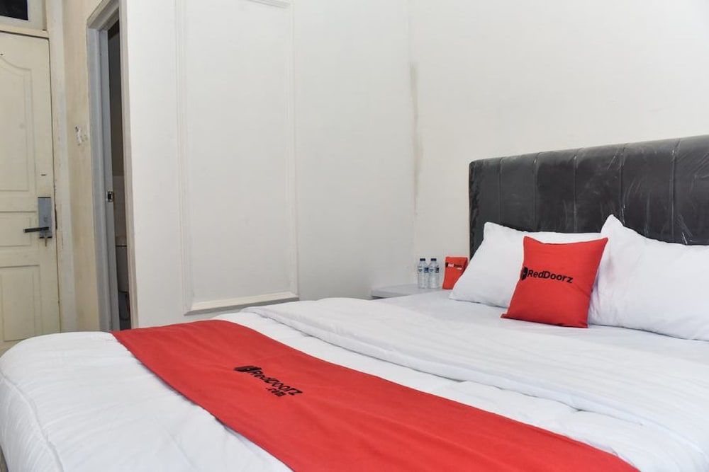 RedDoorz Plus @ Kemayoran -1 estrellas en Jakarta