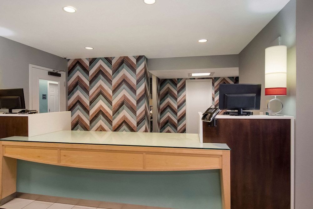 MainStay Suites Omaha Old Mill 2