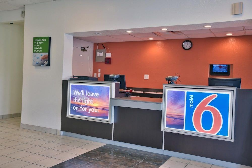 Motel 6 Tallahassee, FL - Downtown 2