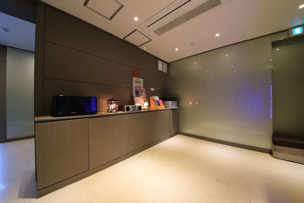 Hotel M Story 3