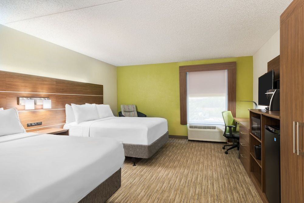 Holiday Inn Express Hotel & Suites Bentonville by IHG 3