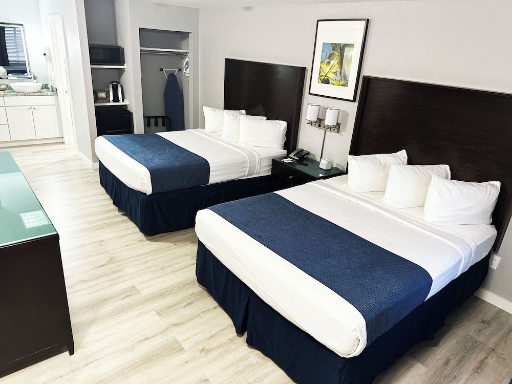 Lantern Inn & Suites 3