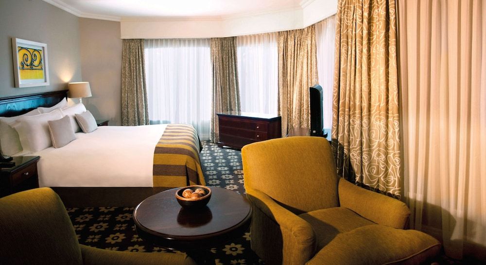 Hemingways Hotel 3