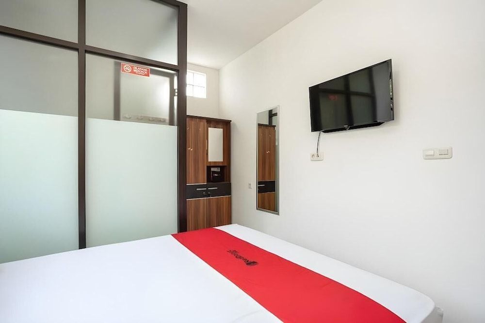 OYO 94735 RD Near Eka Hospital Bsd City 3