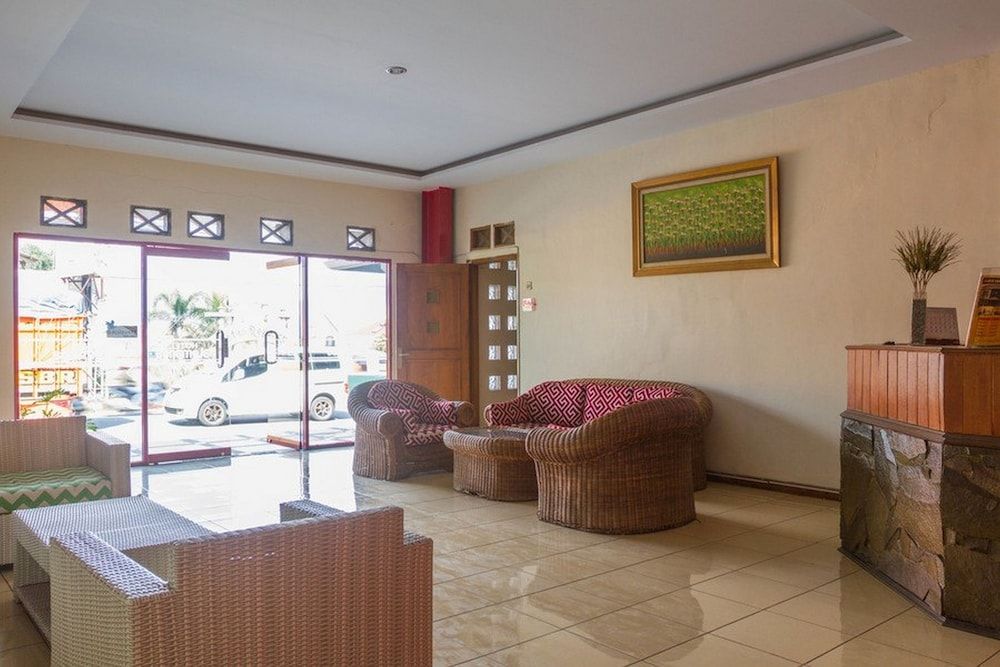 RedDoorz Plus @ Otista Garut 3