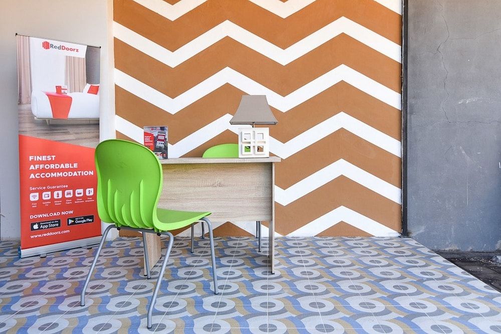 RedDoorz Plus near Jalan Imam Bonjol Denpasar 2