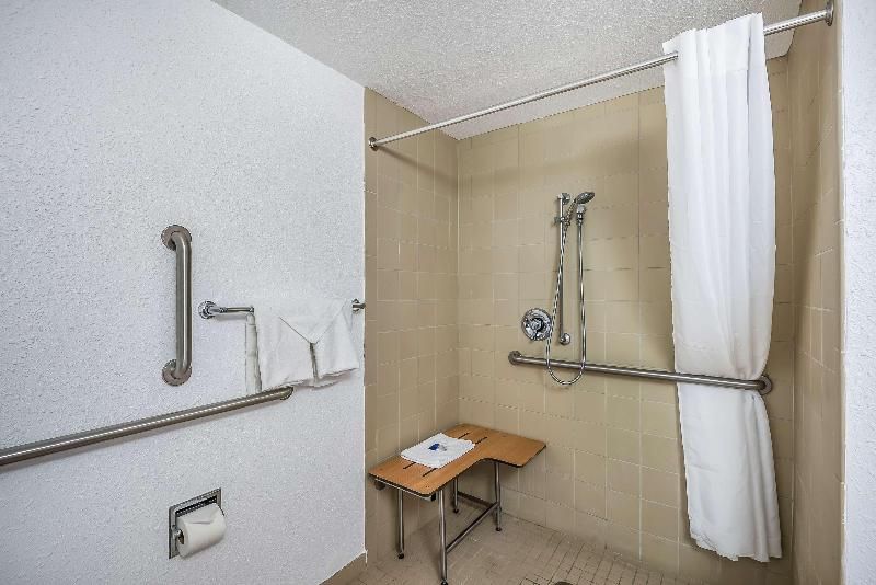 Americas Best Value Inn East Peoria 2