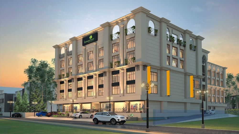 Lemon Tree Hotel Siliguri 1