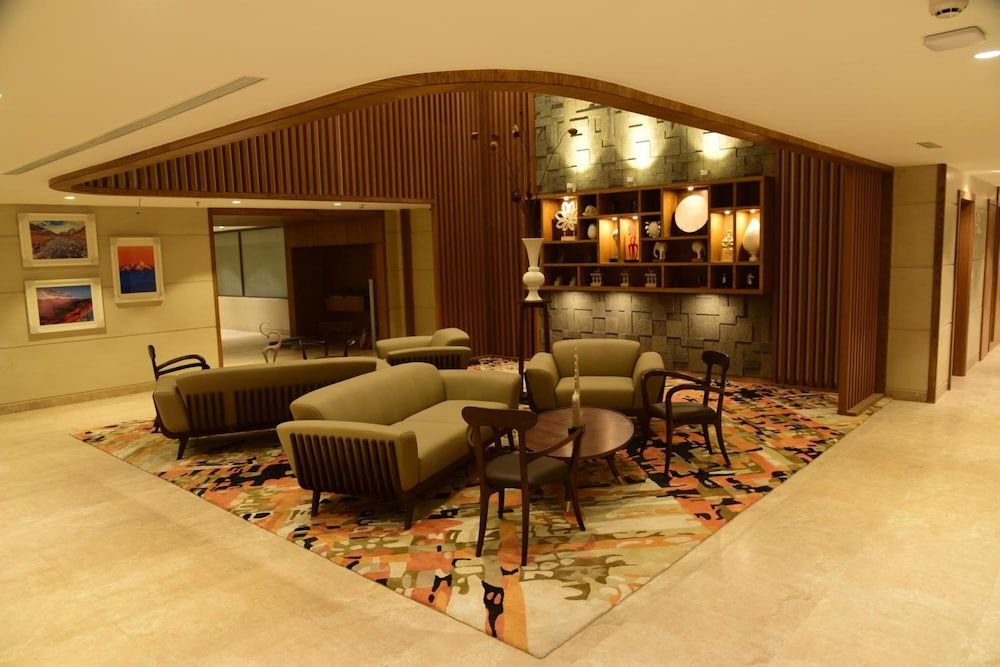 Lemon Tree Hotel Siliguri 3