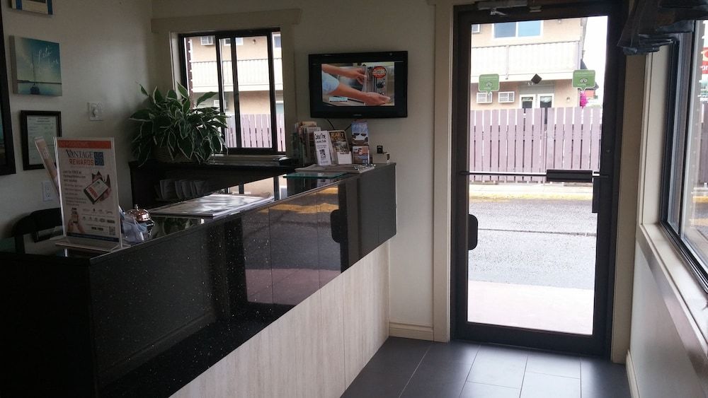 Canadas Best Value Inn & Suites Vernon 2