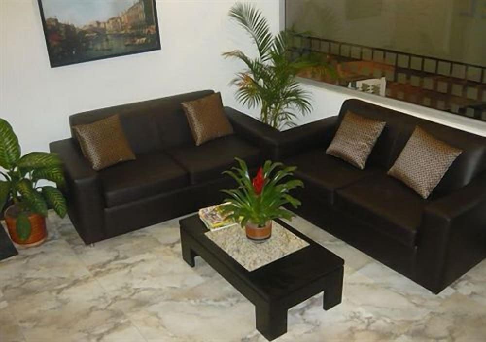 Hotel Real Estación 2