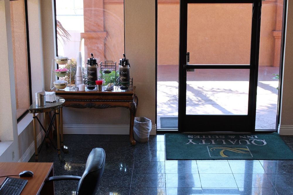 Quality Inn & Suites Oceanside Near Camp Pendleton 2