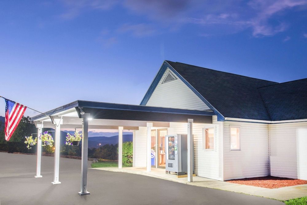 Travelodge by Wyndham Lake George NY -1 estrelas em Lake George