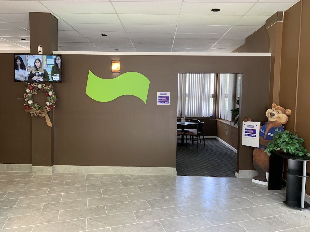 Travelodge by Wyndham Lake George NY 3