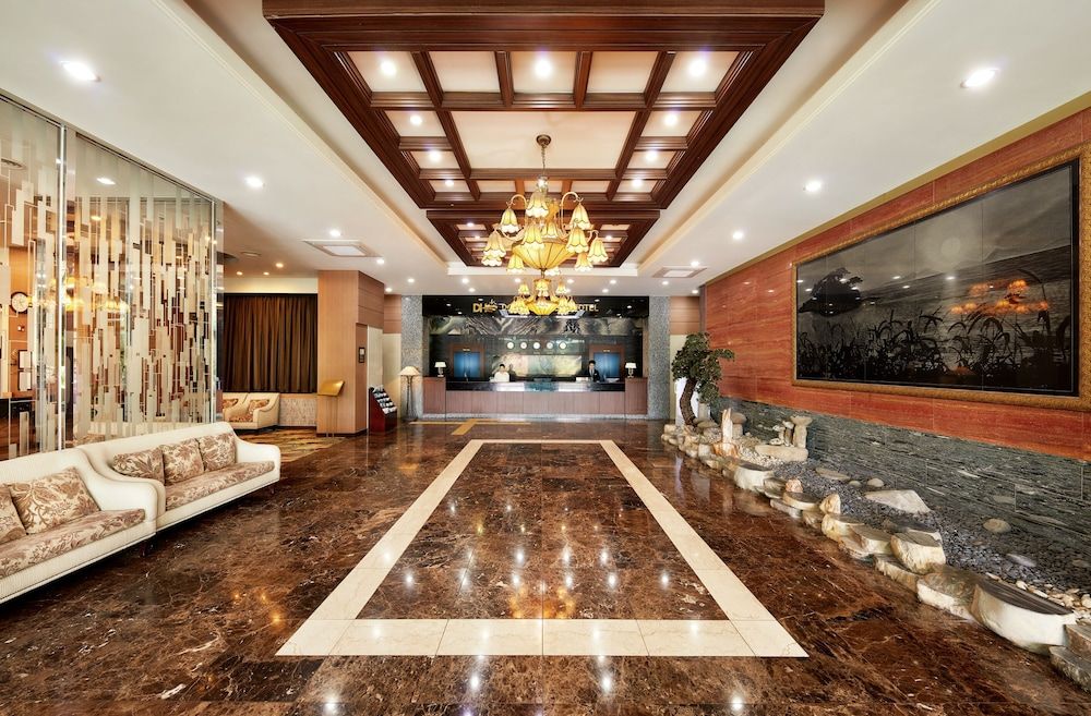 Dongbusan Oncheon Hotel 1