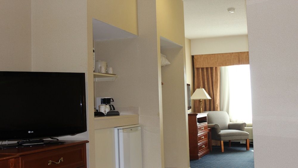 Holiday Inn Express Hotel & Suites Barrie by IHG 3