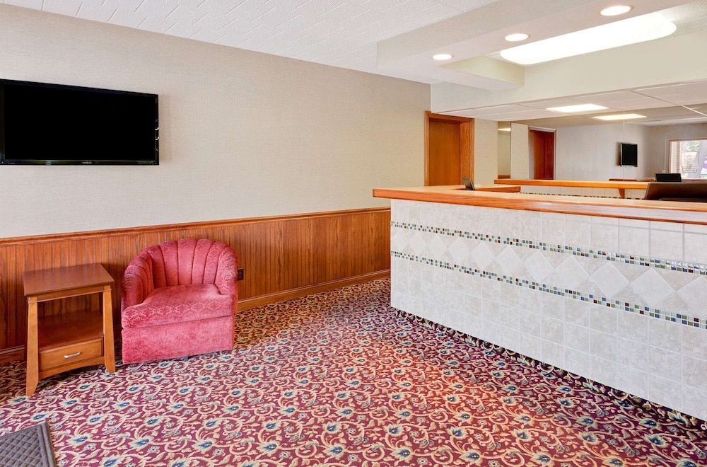 Knights Inn Traverse City 3