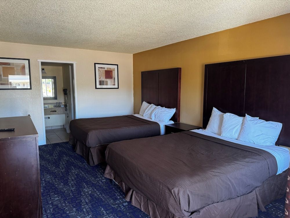 Red Lion Inn & Suites Redding 2