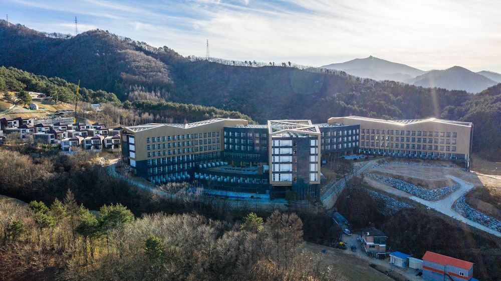 Ramada Hotel & Suites by Wyndham Gangwon Pyeongchang 4 estrelas em Pyeongchang