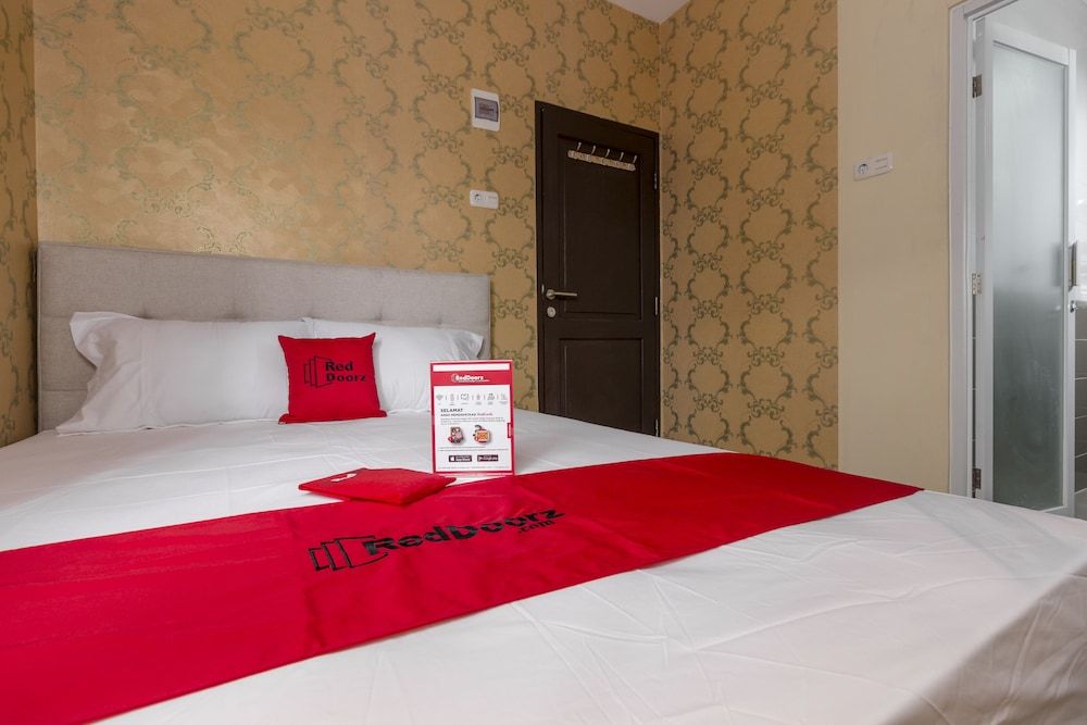 RedDoorz Plus @ Cipete Damai 2