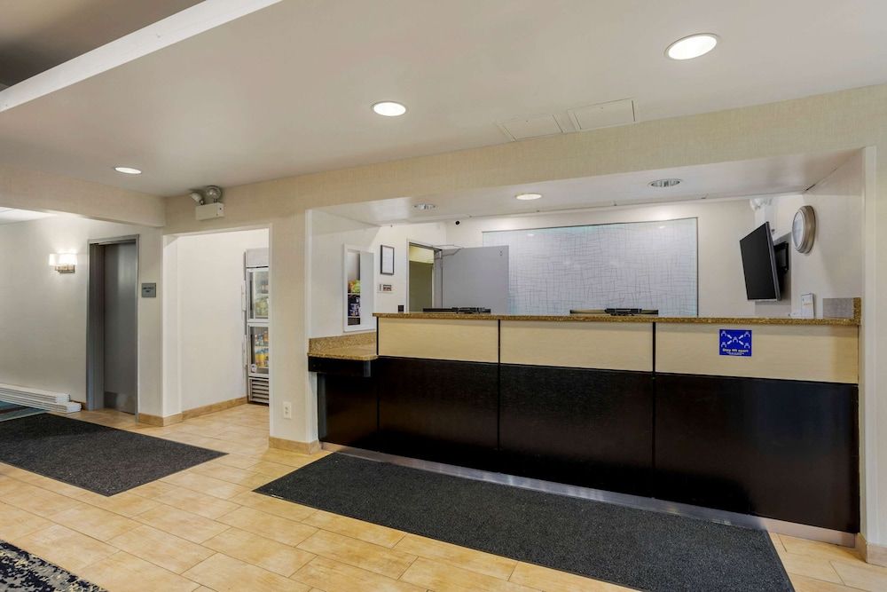 Comfort Inn & Suites Mt. Laurel-Philadelphia 2