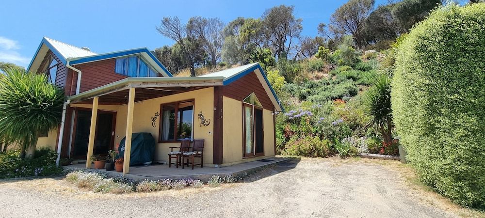 Eastern Reef Cottages 3