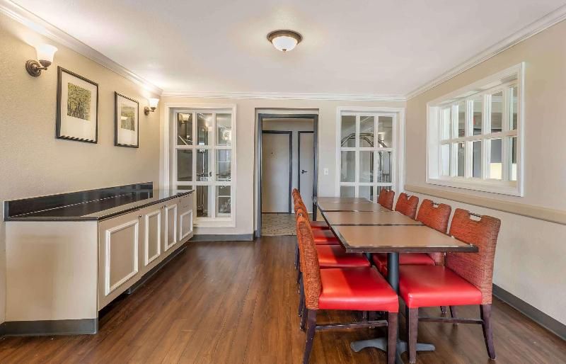 Extended Stay America Chicago Lombard Oakbrook 2