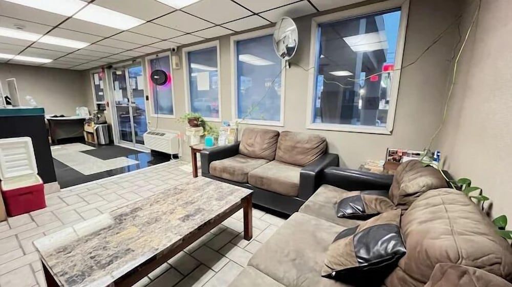 Rodeway Inn Dunmore 2