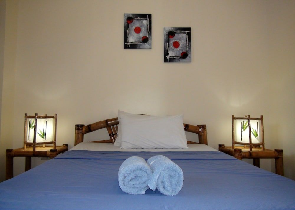 Squares Cafe and Apartments 3