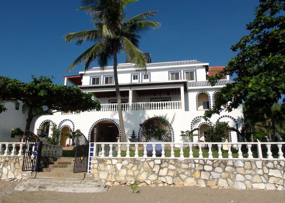 Squares Cafe and Apartments 2 estrellas en Puerto Galera