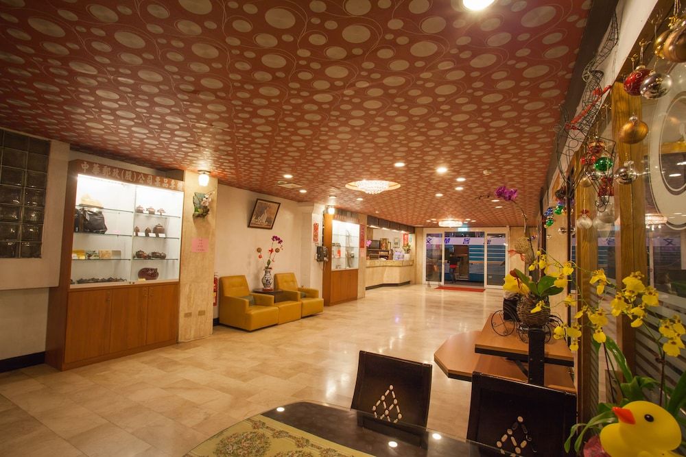 Chiayi Crown Hotel 3