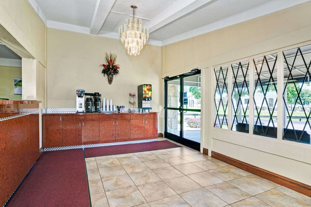 Knights Inn Charleston 2