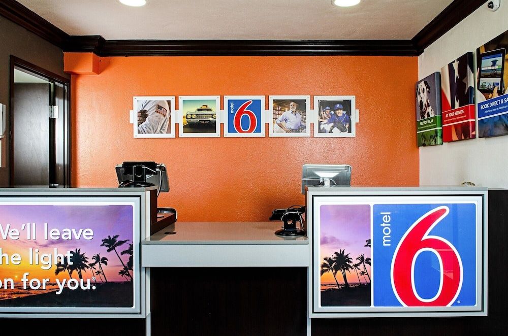 Motel 6 Modesto, CA - Downtown 2