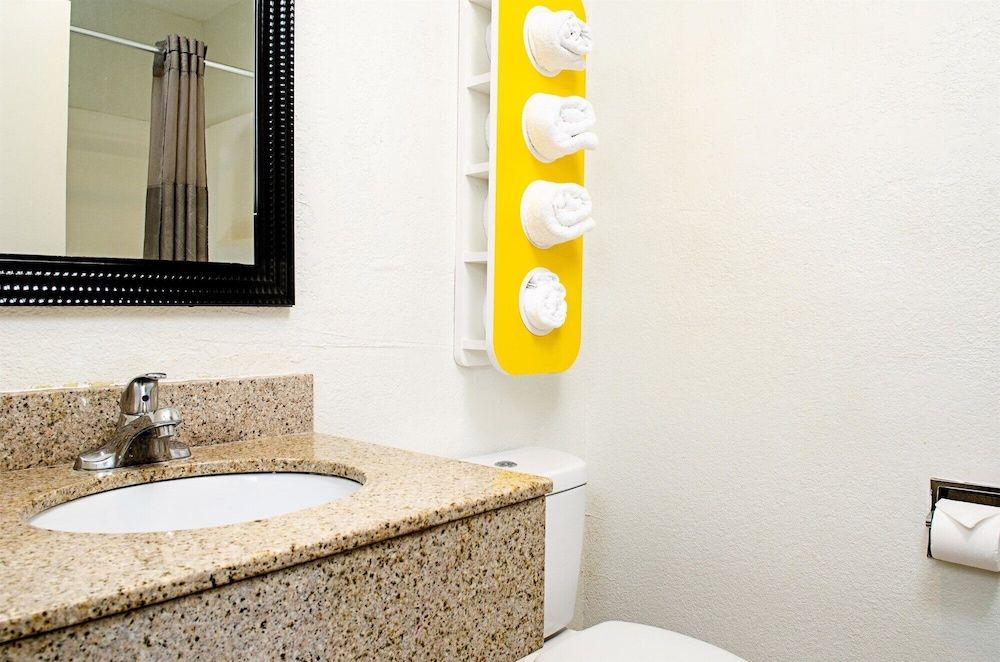 Motel 6 Modesto, CA - Downtown -1 estrelas em Modesto