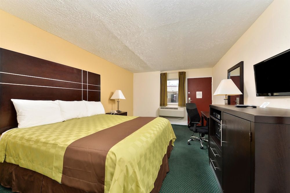 Americas Best Value Inn Port Jefferson Station Long Island 3