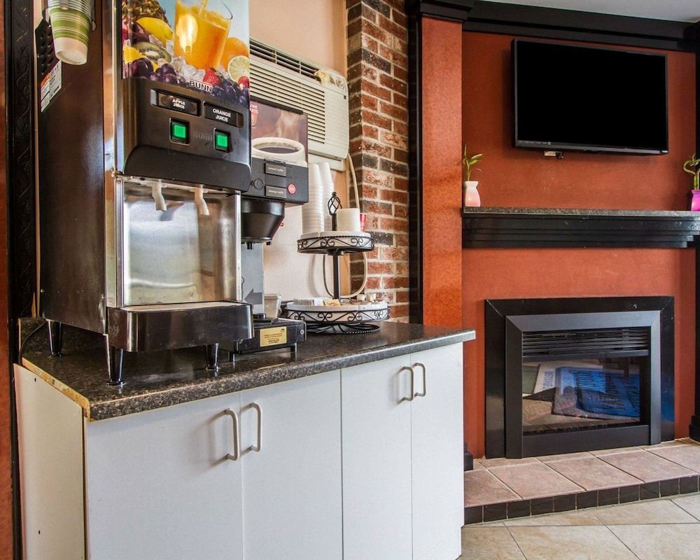 Rodeway Inn & Suites Brunswick near Hwy 1 3