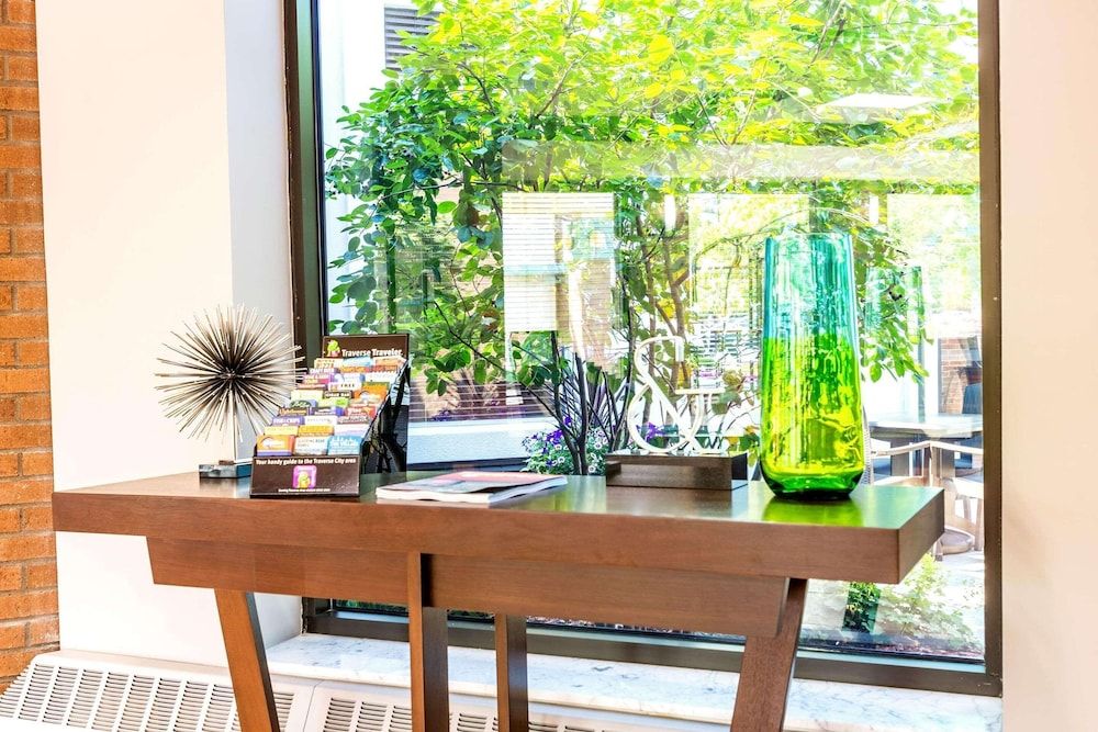 Country Inn & Suites by Radisson, Traverse City, MI 3