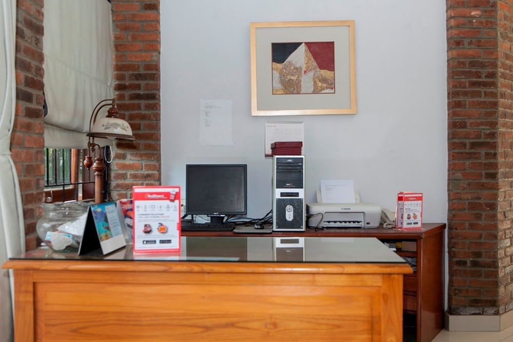 RedDoorz Plus near Dago Pakar 2