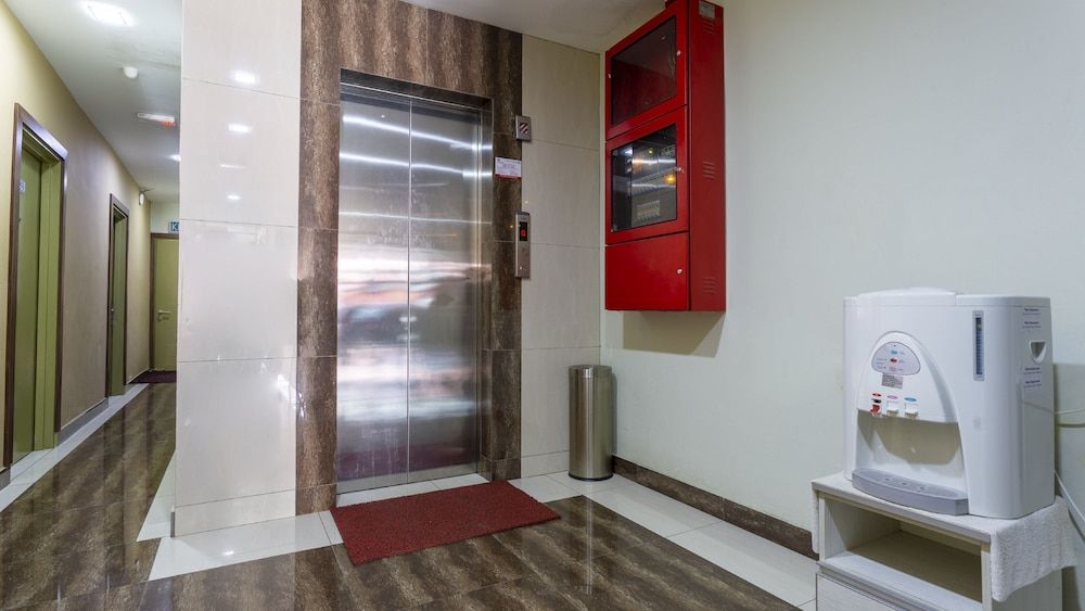 Golden Night Hotel 2