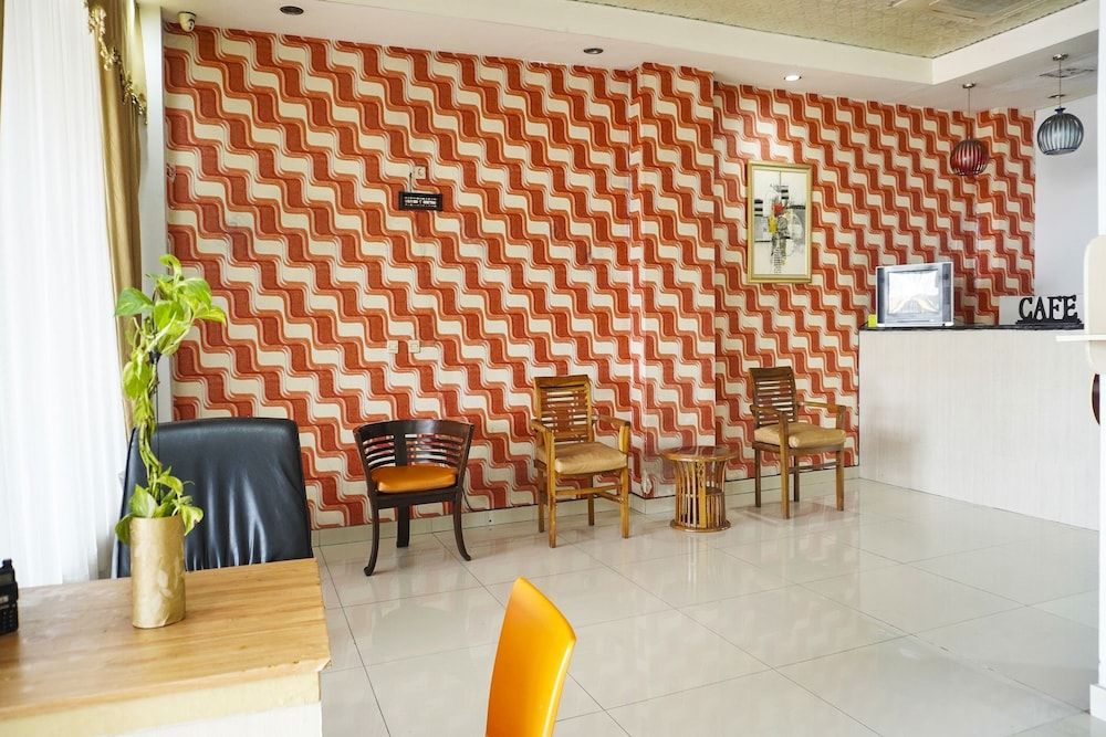 OYO 91188 Hotel Teratai Cikarang 2