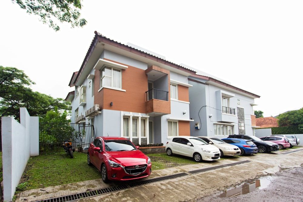 RedDoorz Plus near Siloam Karawaci -1 estrellas en Jakarta